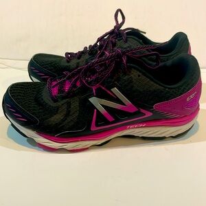 New Balance 670 V5 Women’s Size 6.5